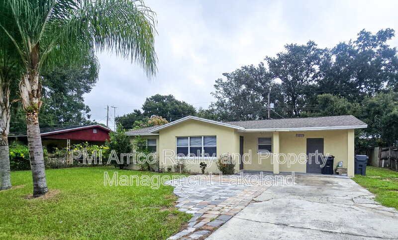 Auburndale House: 2526 Edmond Cir