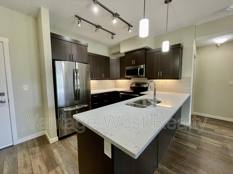 Kelowna Condo: 308-3731 Casorso Road