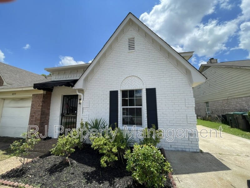 Memphis House: 6913 Snyder Rd