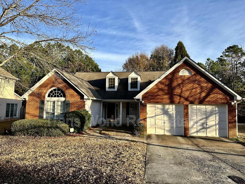Suwanee House: 8595 River Walk Landing