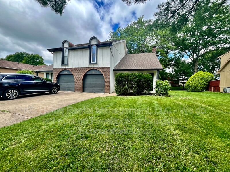 Lees Summit House: 3868 SW Harbor Dr