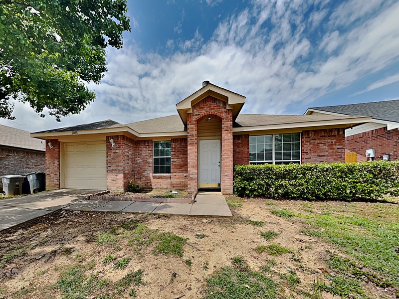 Dallas House: 2025 Hollow Creek Dr