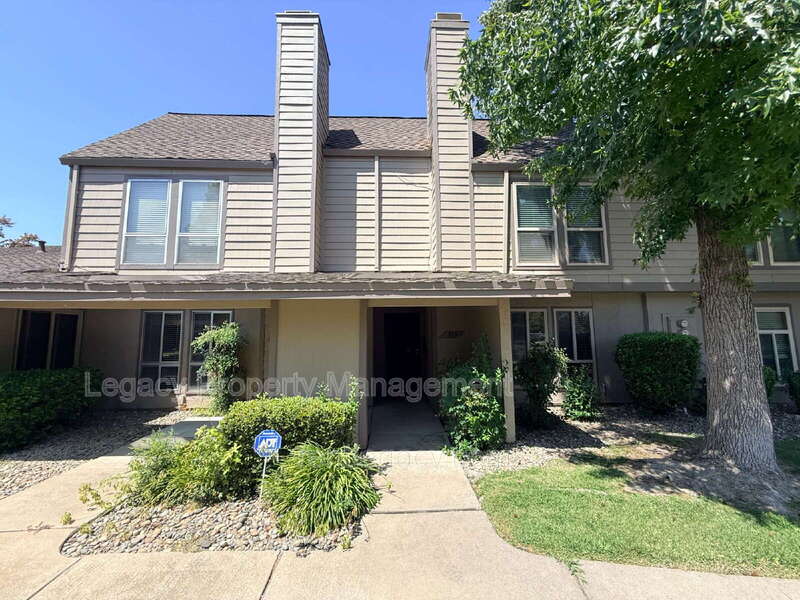 West Sacramento House: 339 Bridge Pl
