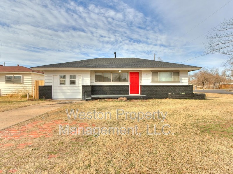 Midwest City House: 5721 Southeast 8th Street