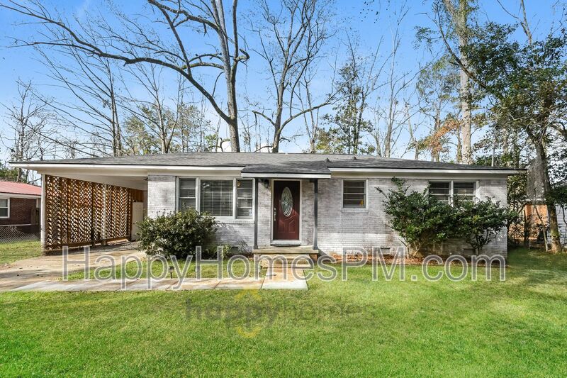 Charleston House: 825 Savage Road