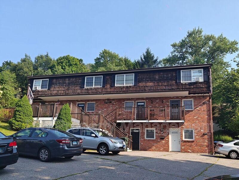 Thomaston House: 18 Broadview Heights