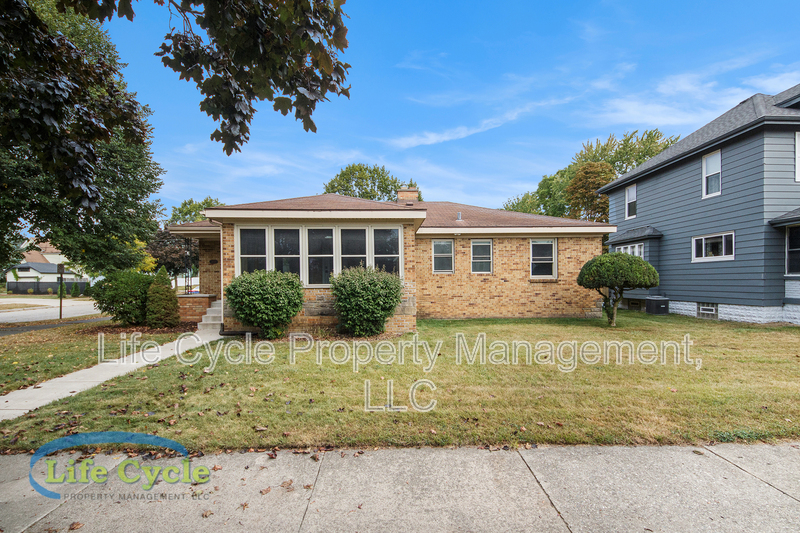 Grand Rapids House: 1055 Lake Michigan Drive Northwest