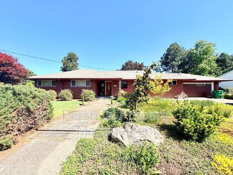 Vancouver House: 1308 NW 50th St