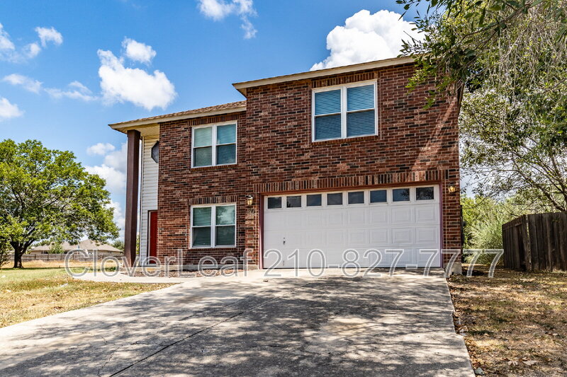 New Braunfels House: 1045 Stone Trl