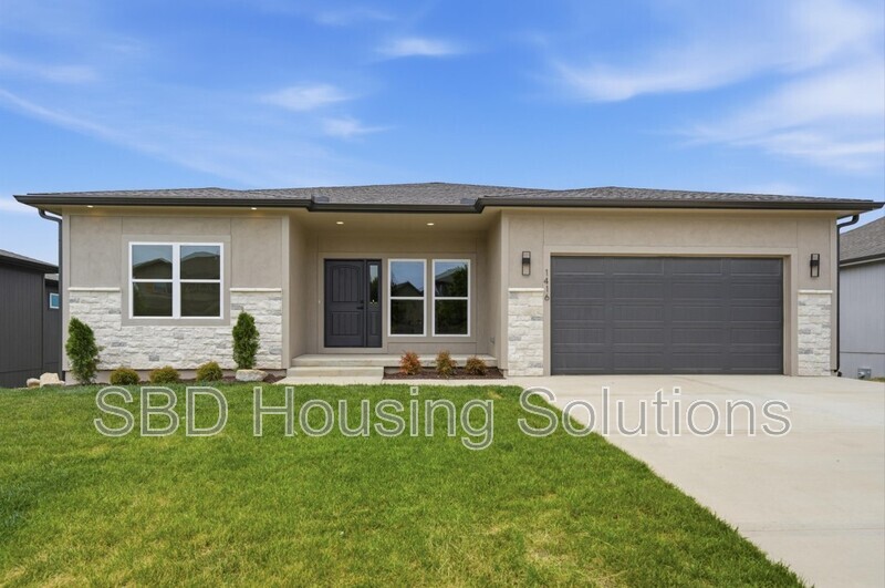Lee's Summit House: 1416 NE Ernest Way