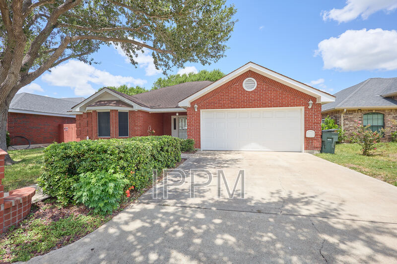Harlingen House: 2609 Thomas Ln
