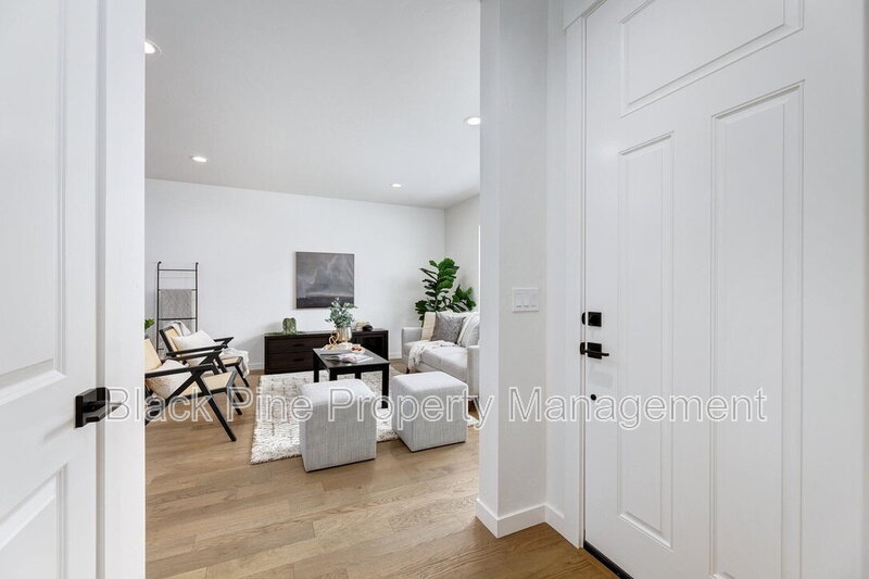 Boise Townhome: 11021 West Clematis Street