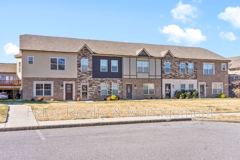 Clarksville House: 172 Dundee Drive