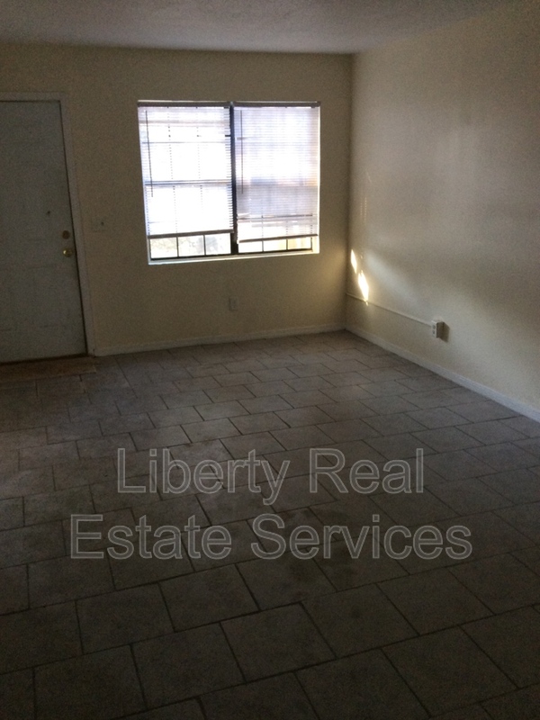 Hinesville House: 814 Lesa St