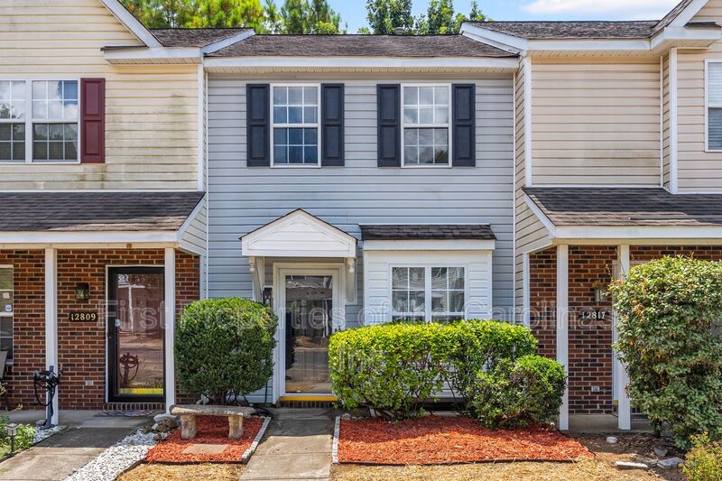 Charlotte Townhome: 12813 Sickles Dr.