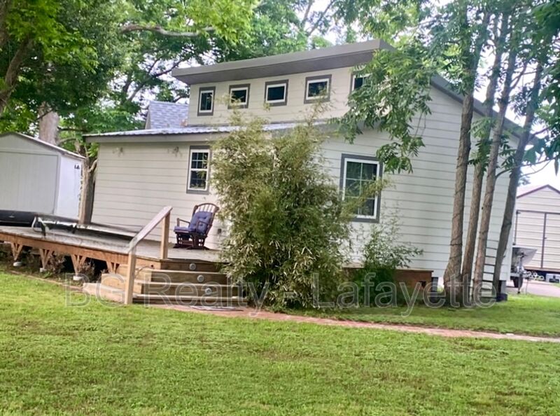 Duson House: 227 Paul Molbert Road