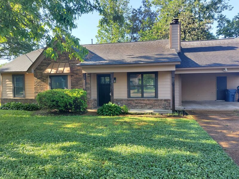 Memphis House: 7643 Ivy Hollow Dr