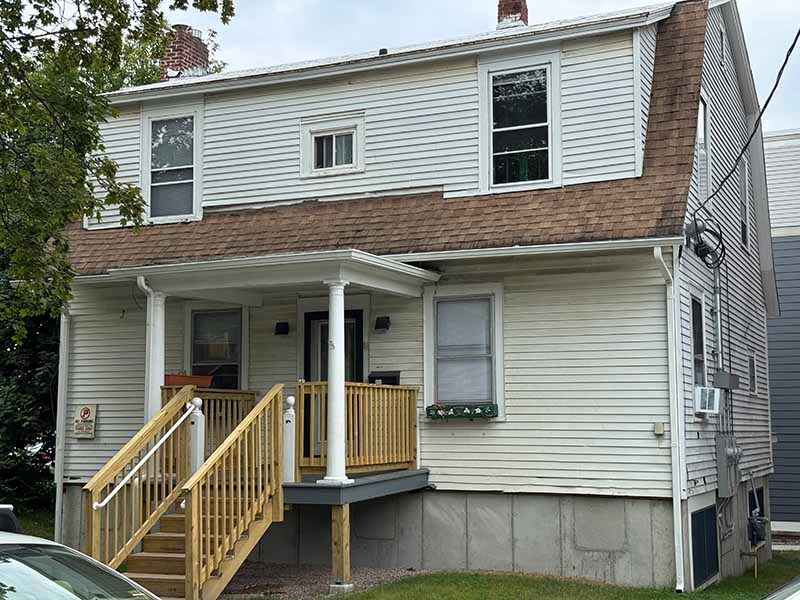 Burlington Condo: 21 Hungerford Terrace, Unit 2