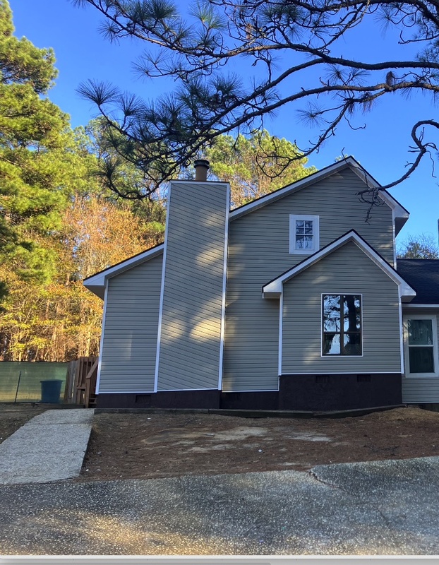 Fayetteville House: 6449 Kelmscot Court