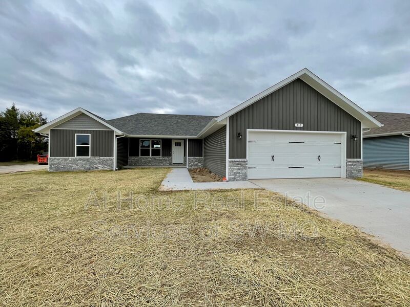 Strafford House: 316 E Seminole