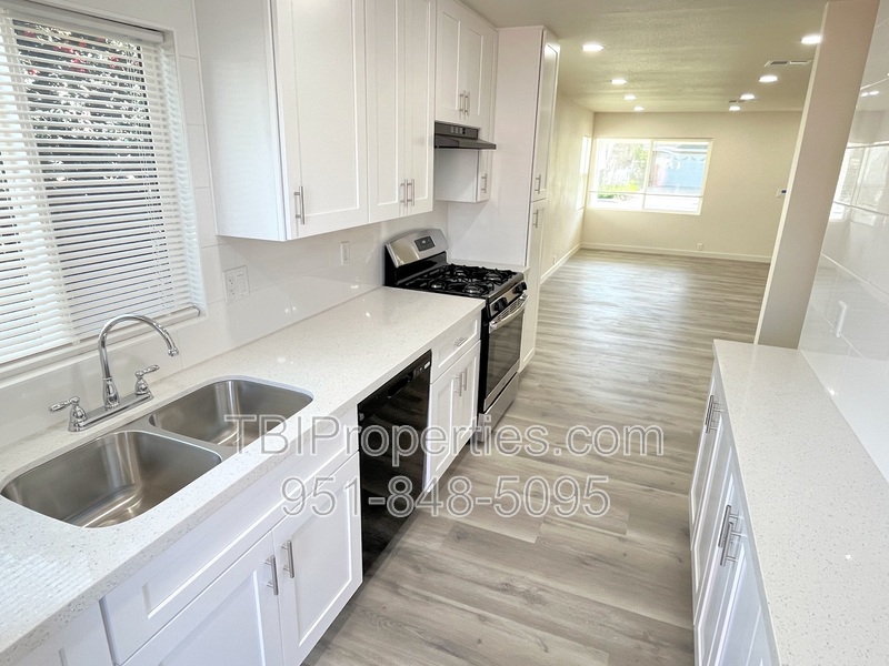 Riverside House: 5769 Eugene St