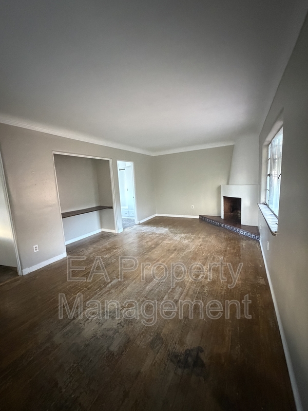Albuquerque House: 414 Pine St SE