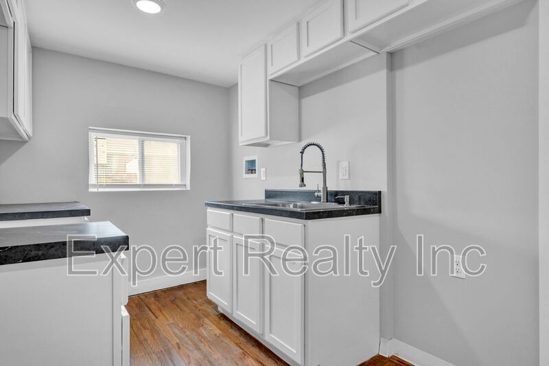 Fairfield House: 546 55th St