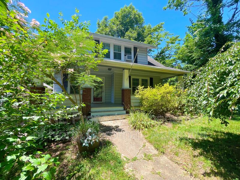 Asheville House: 109 Forest Hill Dr