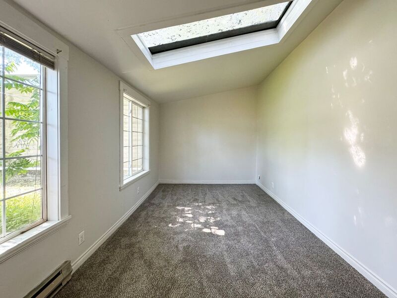 Photo 7 of rental home at 527–531 Monroe Street, Unit 8
