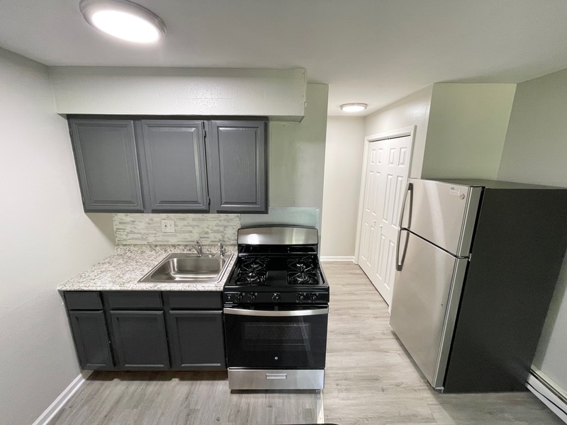 Elgin Condo: 1940 Mark Ave
