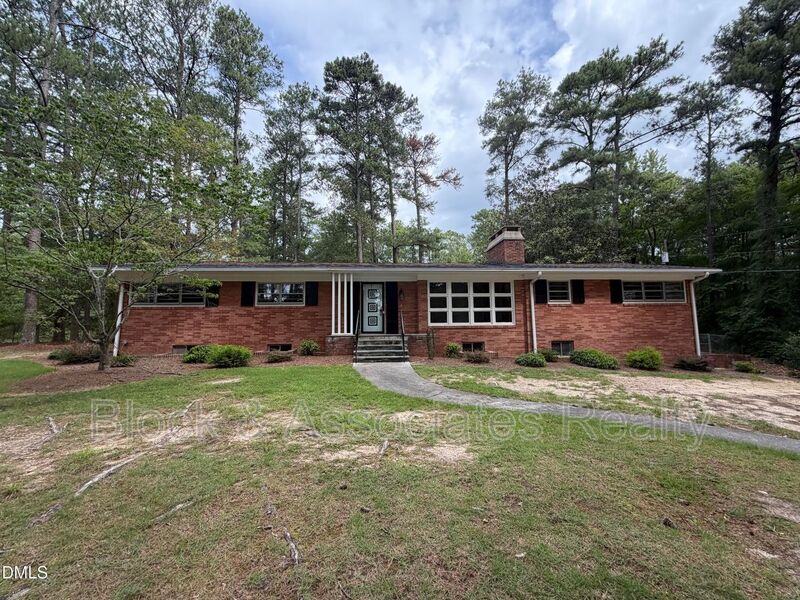 Rolesville House: 405 N. Main St