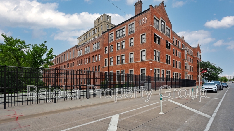 Detroit Condo: 6533 East Jefferson Avenue