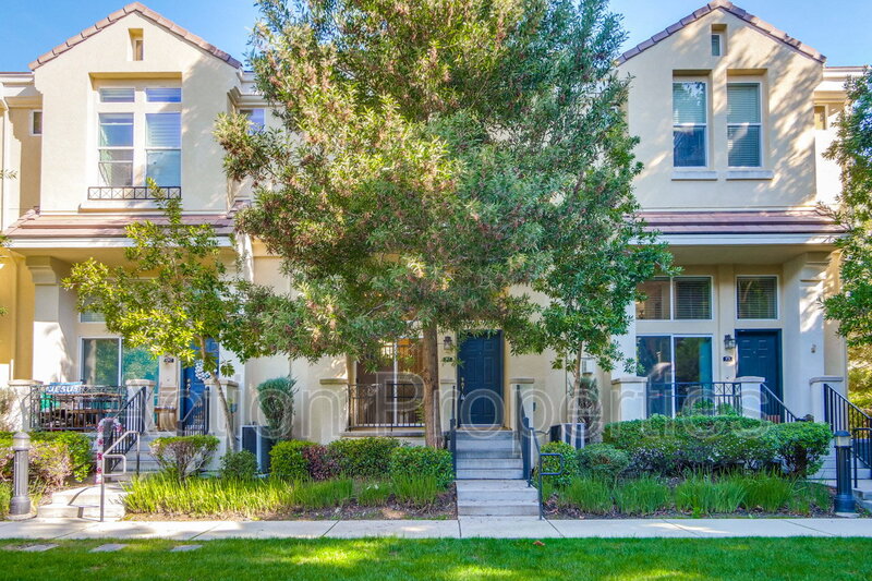 Mountain View Townhome: 169 Bel Air Court