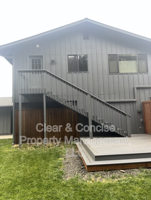 Eugene Condo: 1910 Ridgeway Drive - 1920