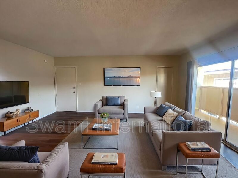 Inglewood Condo: 633 S Walnut Street