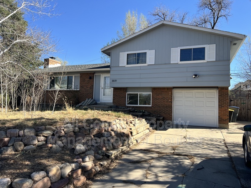 Longmont House: 1809 South Pratt Parkway