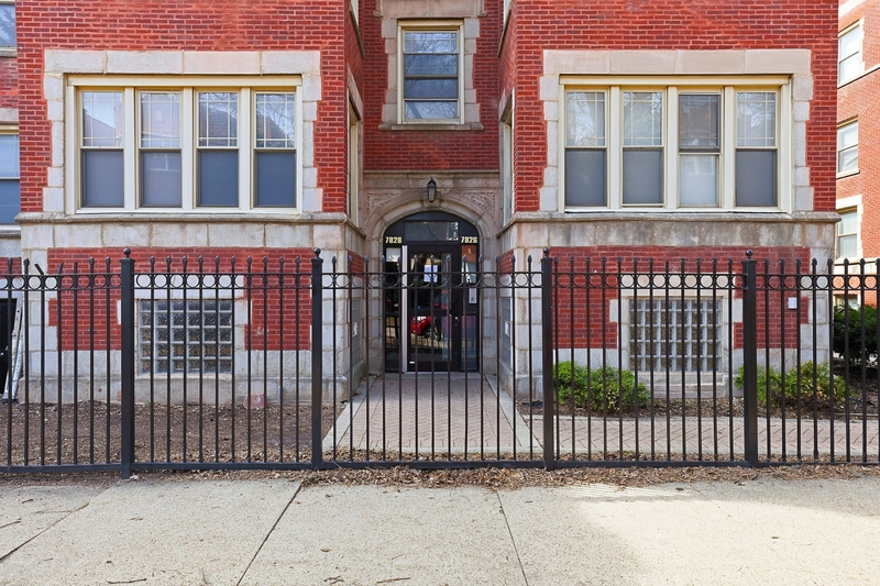 Chicago Condo: 7816 South Cornell Avenue - 7822-#3N