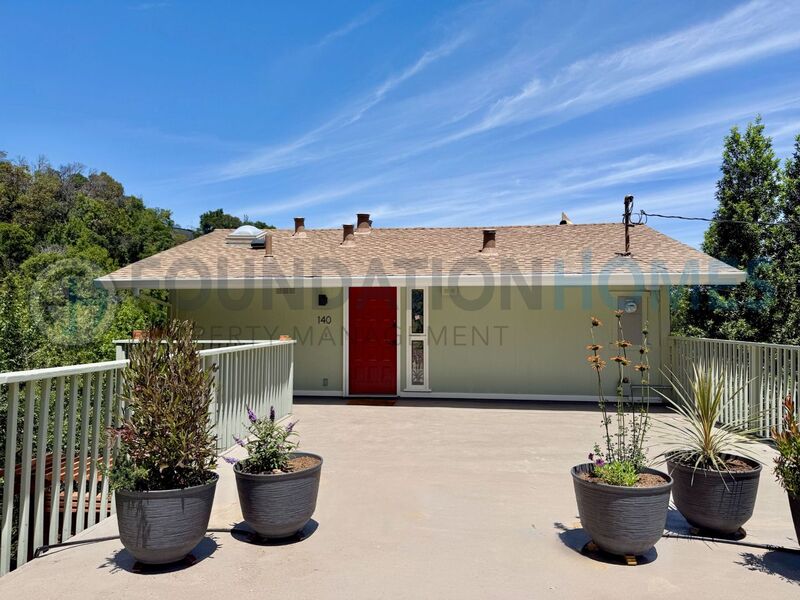 Fairfax House: 140 Redwood Rd.