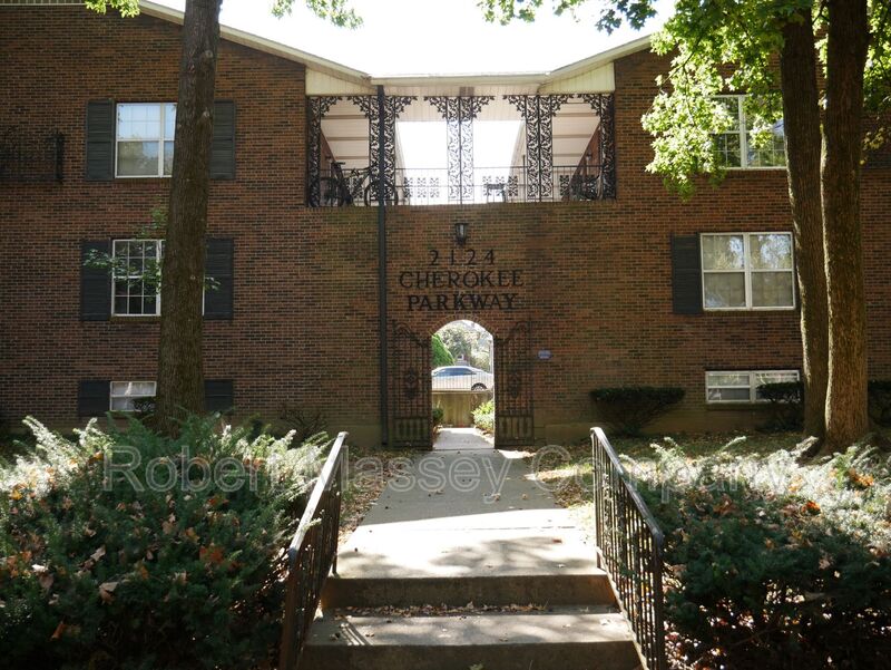 Louisville Condo: 2124 Cherokee Parkway