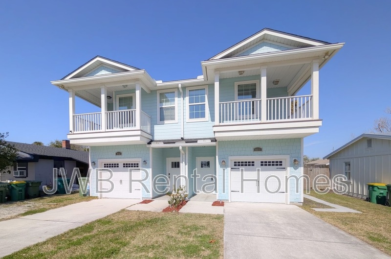 Jacksonville Beach Townhome: 811 2nd Ave S