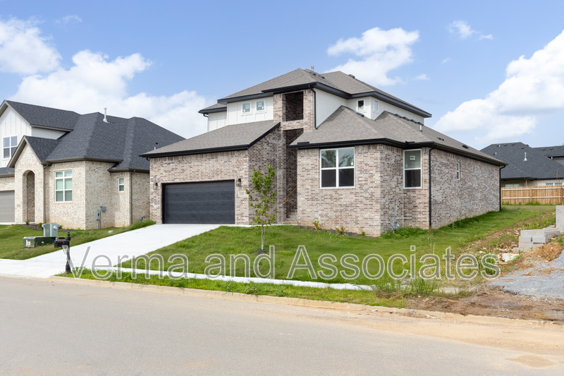 Centerton House: 1081 Whistler St