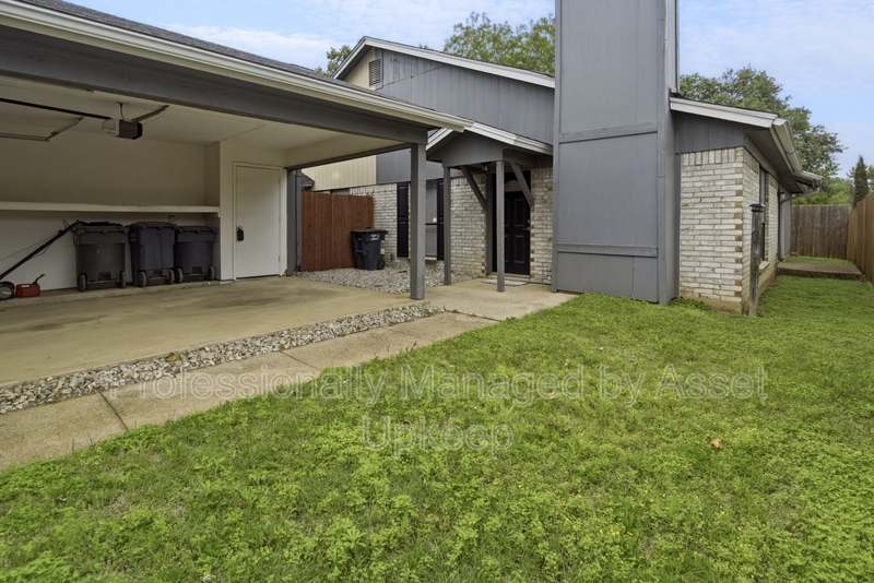 Fort Worth House: 3324 Green Ridge Street
