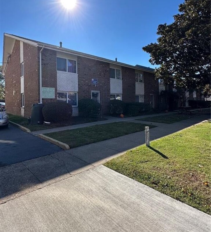 Norfolk Condo: 1063 West 48th St