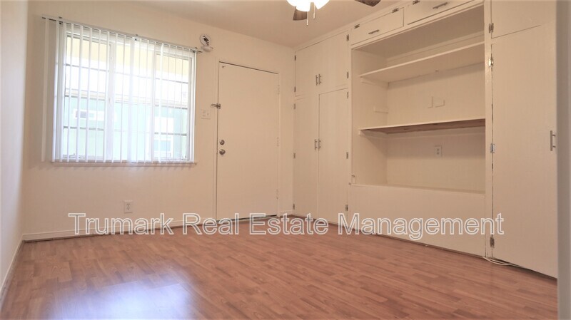Glendale Condo: 623 W Stocker St