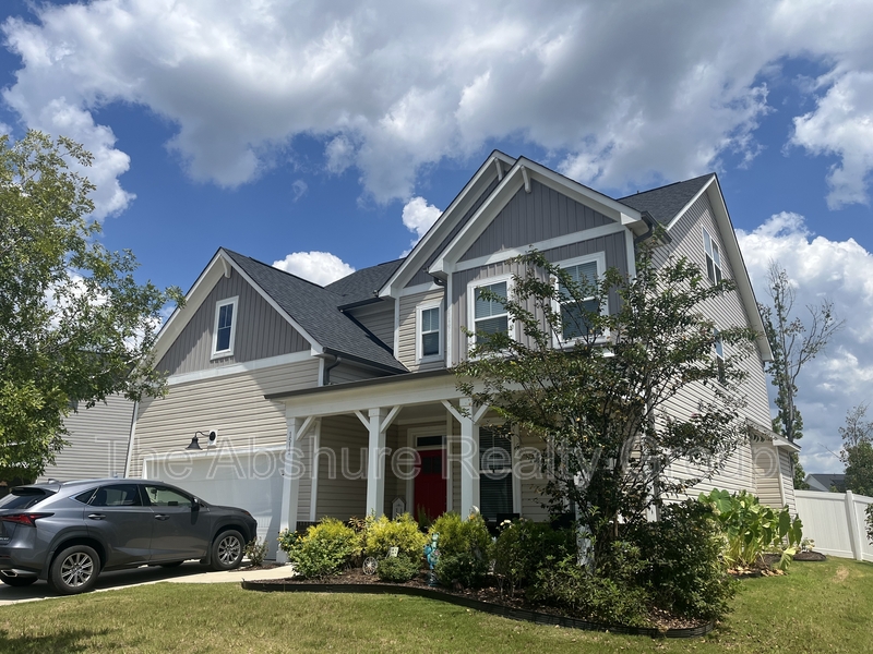 Fuquay-Varina House: 1511 Woodland Knoll Court