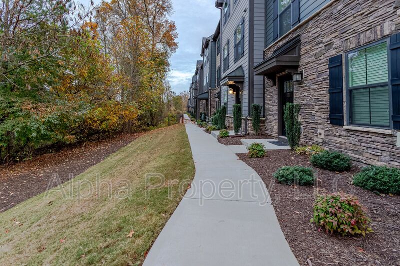 Greenville House: 120 Rollins Ave