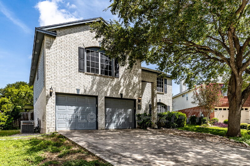 Cibolo House: 108 Snowberry Dr