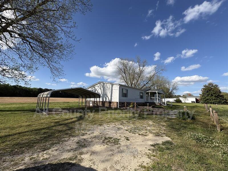 Smithfield House: 1916 NC Hwy 210