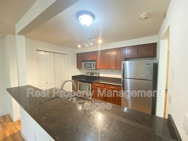 Redmond Condo: 15827 NE Leary Way