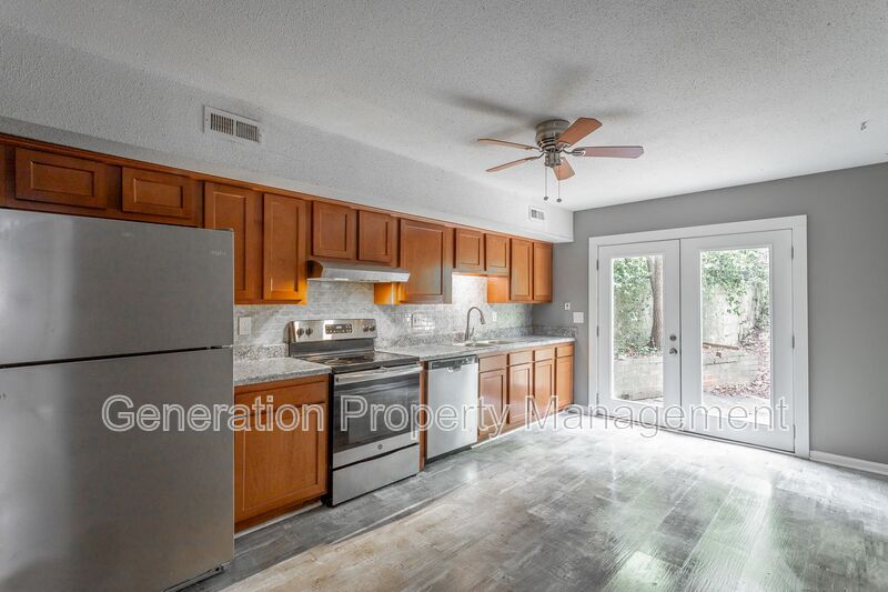 Hixson House: 510 Ely Road